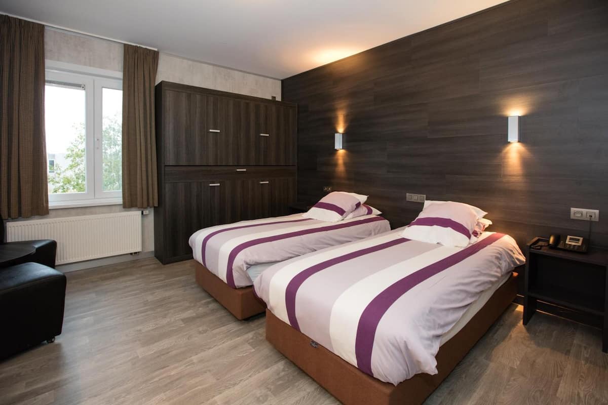 1 bedroom, in-room safe, desk, blackout curtains