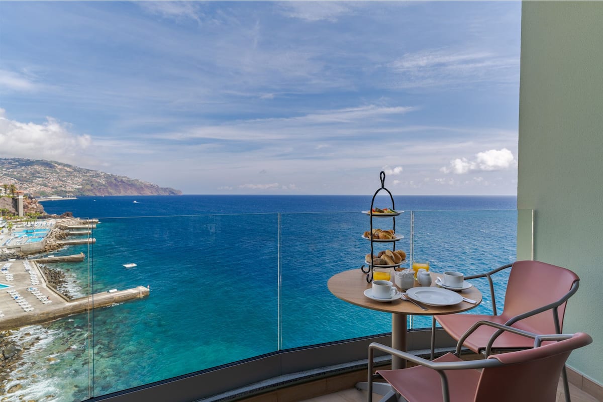Habitación superior con 2 camas individuales, vista al mar | Vista desde la habitación