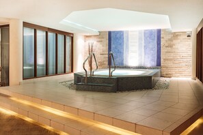 Indoor spa tub - A-ROSA Gothisches Haus Wernigerode (Wernigerode)