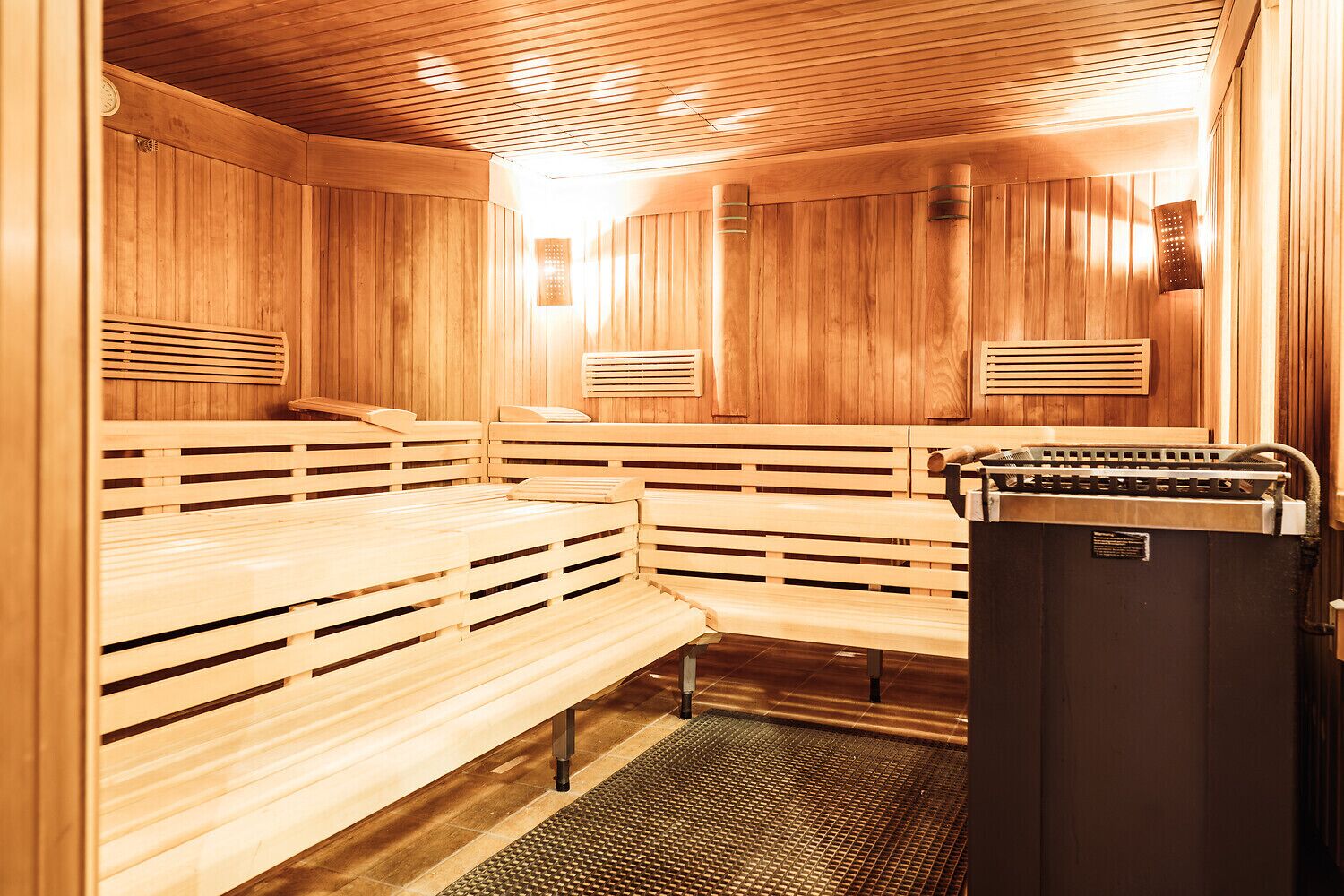 sauna, steam room, body treatments, aromatherapy, hot stone massages