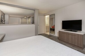 One king one bedroom whirlpool suite | Premium bedding, pillowtop beds, in-room safe, iron/ironing board