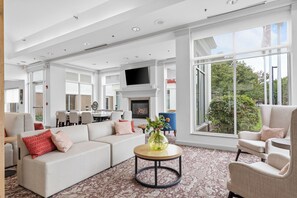 Lobby lounge