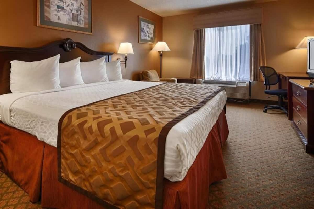 Escritorio, espacio para trabajar con laptop y wifi gratis