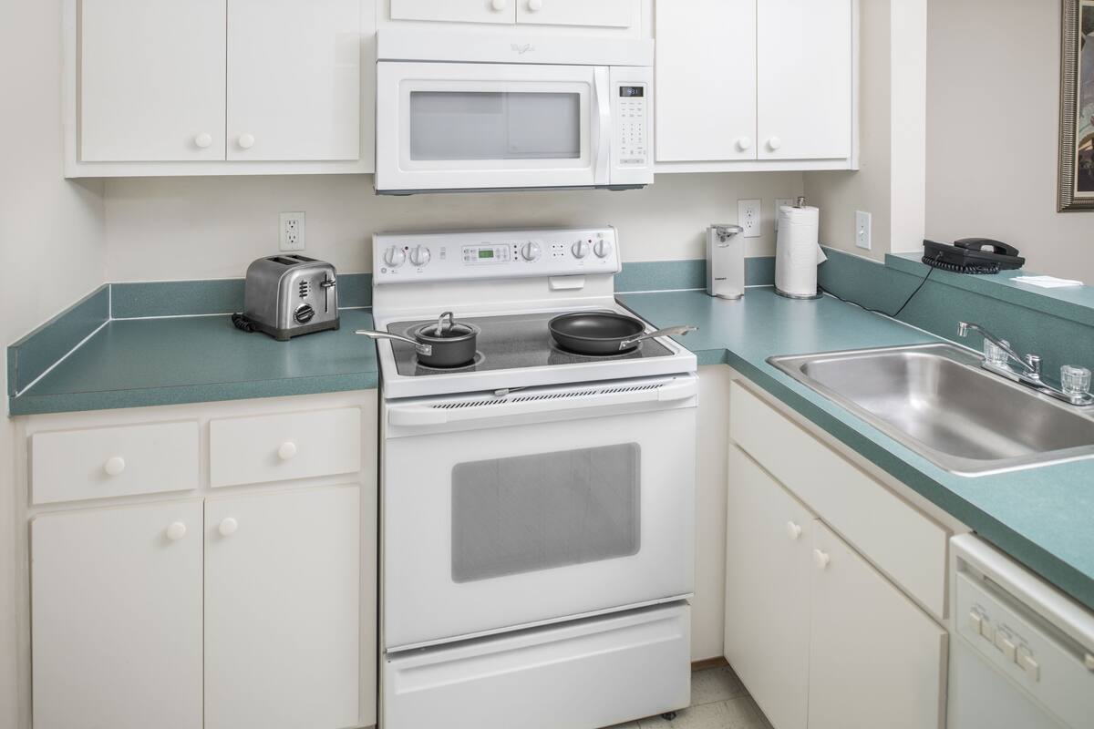 full-sized fridge, microwave, oven, stovetop