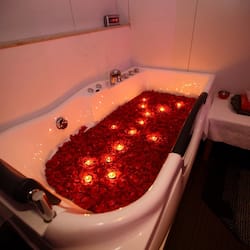 Couples treatment room(s), hot tub, steam room, body treatments