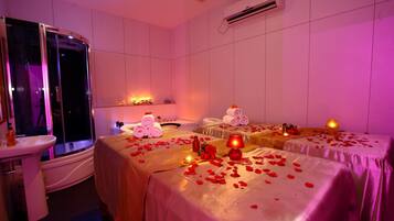 Couples treatment rooms, hot tub, steam room, body treatments