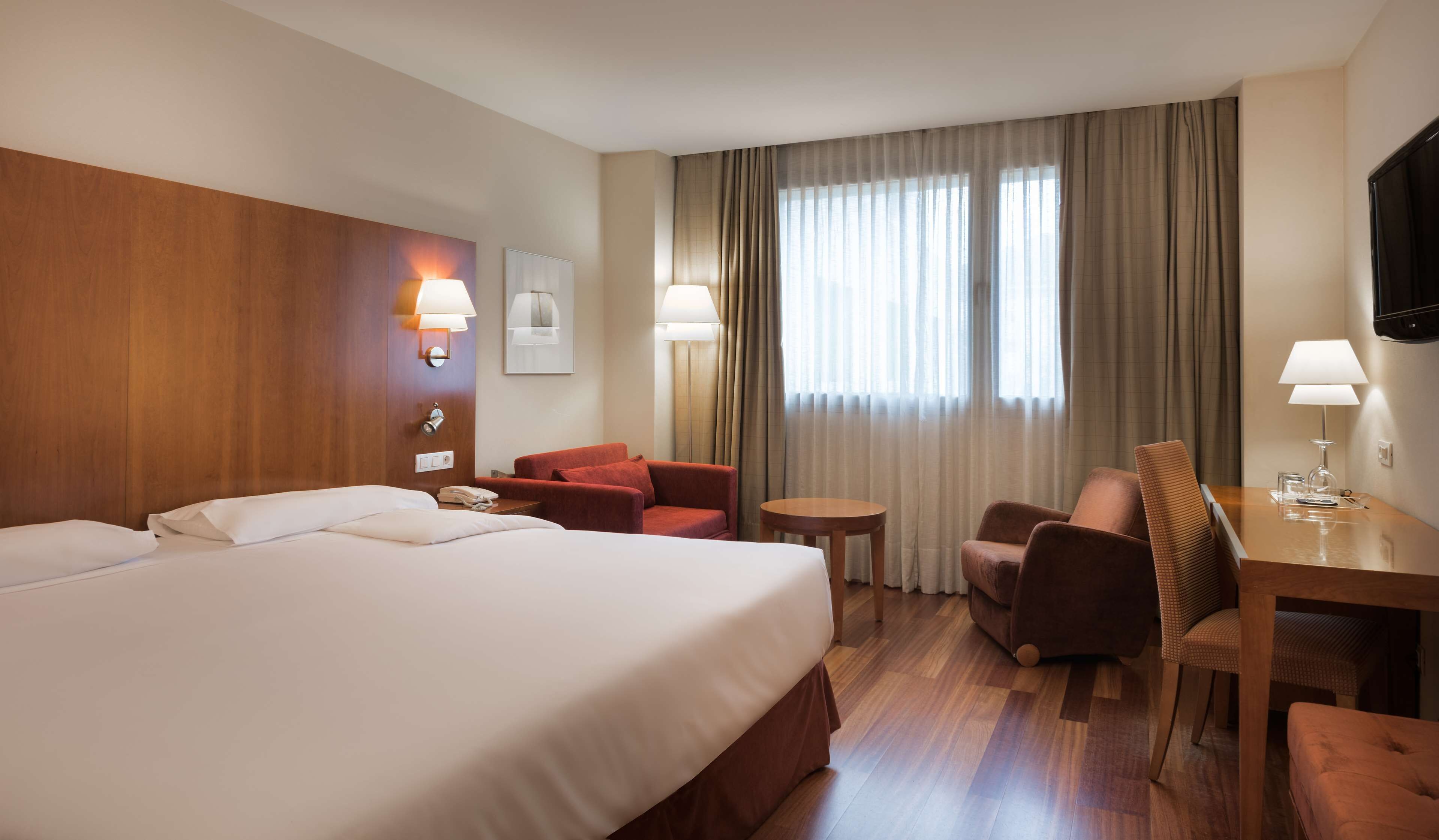 standard room | minibar, in-room safe, desk, blackout curtains