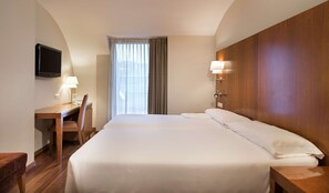 Standard Room | Minibar, in-room safe, desk, blackout curtains - NH Zamora Palacio del Duero (Zamora)