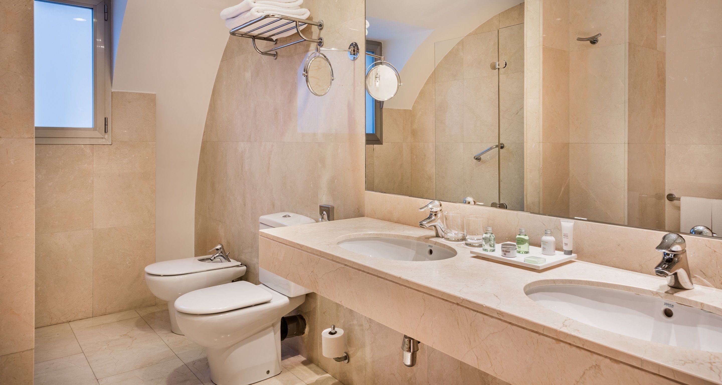 bathtub, eco-friendly toiletries, hair dryer, towels