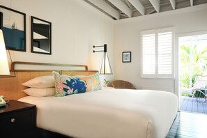 Sweet Room, 1 King Bed | Premium bedding, in-room safe, individually decorated