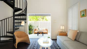 Suite (Merlin's) | Living area | Flat-screen TV