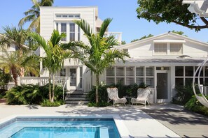 Outdoor pool, open 8:00 AM to 10:00 PM, pool loungers