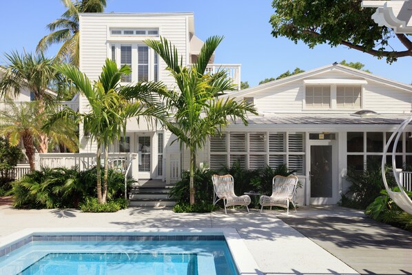 Outdoor pool, open 8:00 AM to 10:00 PM, sun loungers