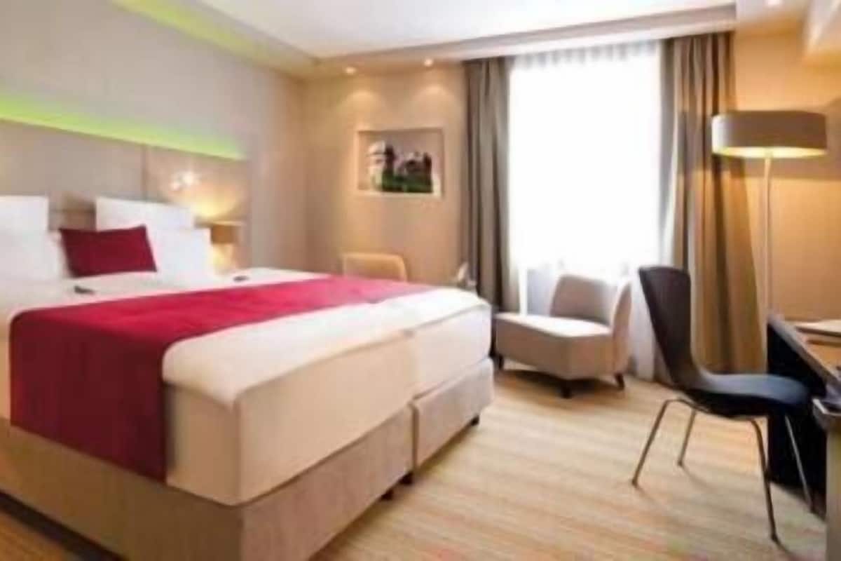 Premium bedding, pillow-top beds, minibar, in-room safe