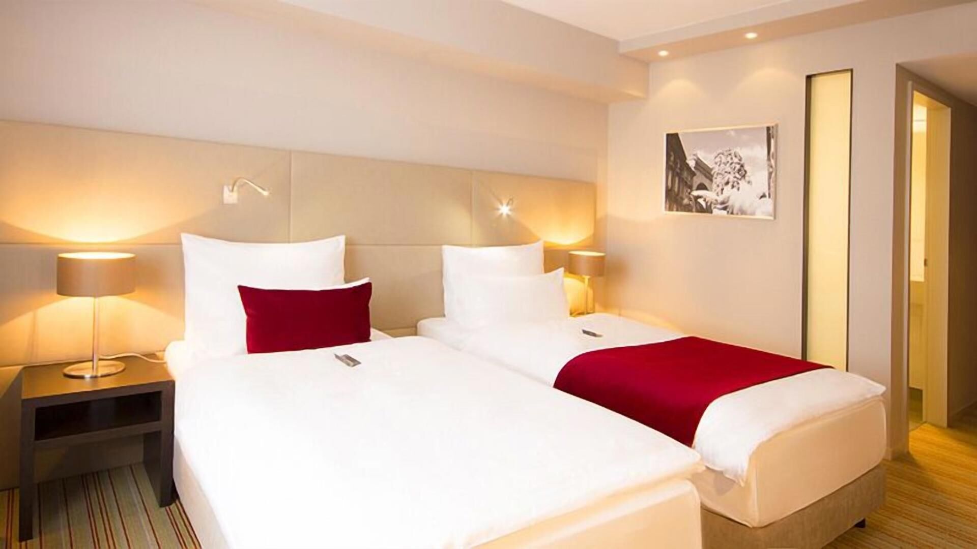 Premium bedding, pillowtop beds, minibar, in-room safe