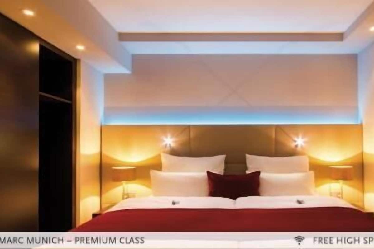 Premium bedding, pillowtop beds, minibar, in-room safe