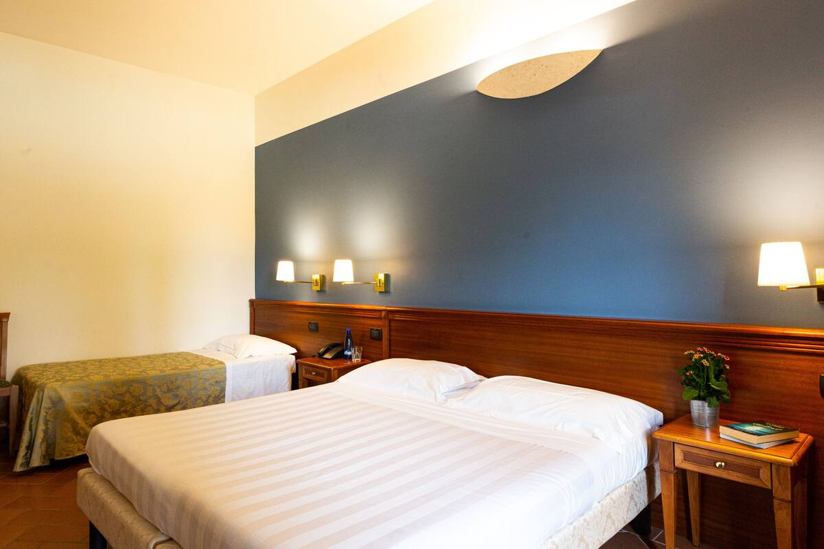 quadruple room | 1 bedroom, minibar, in-room safe, desk