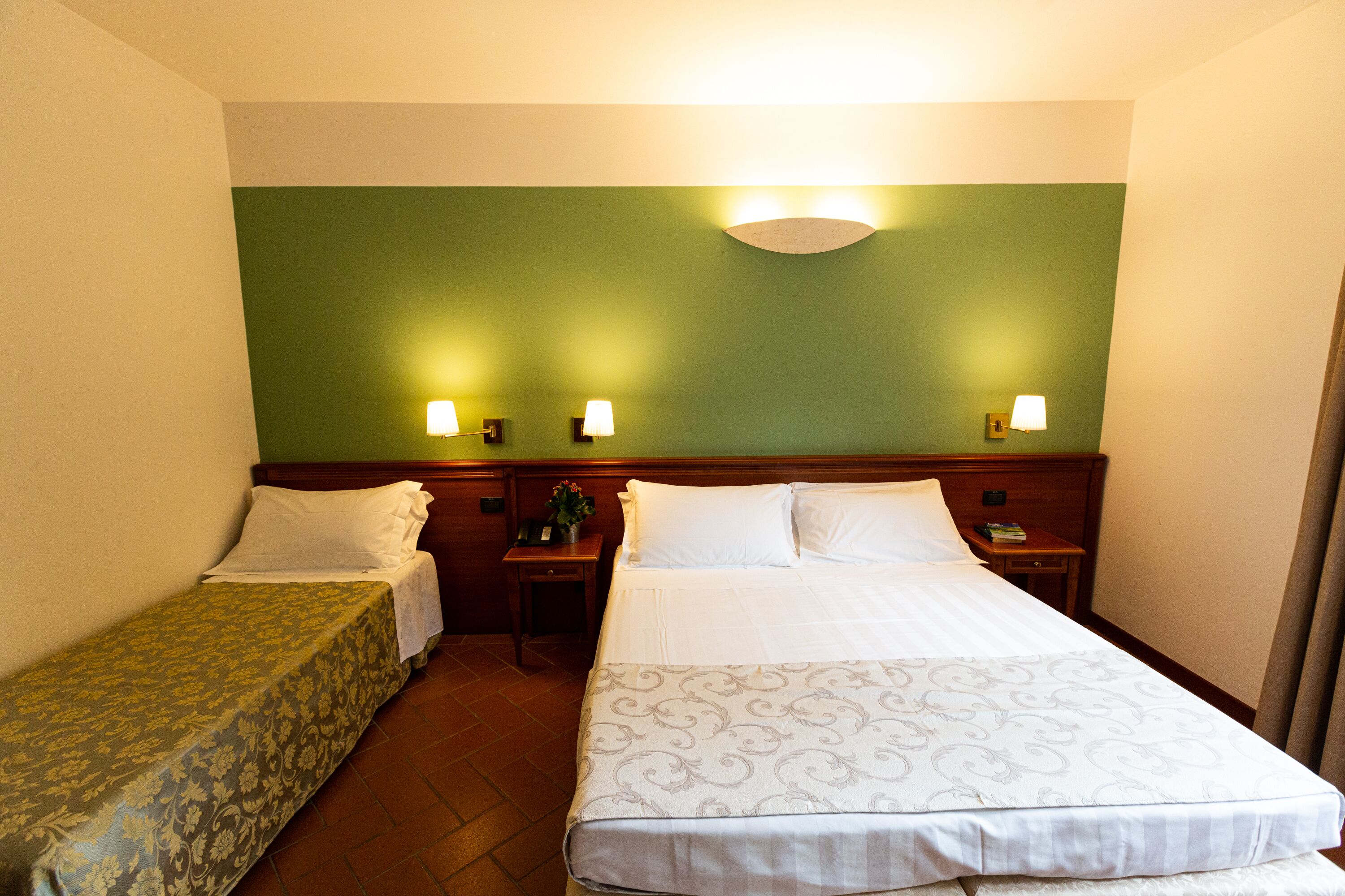 triple room | 1 bedroom, minibar, in-room safe, desk