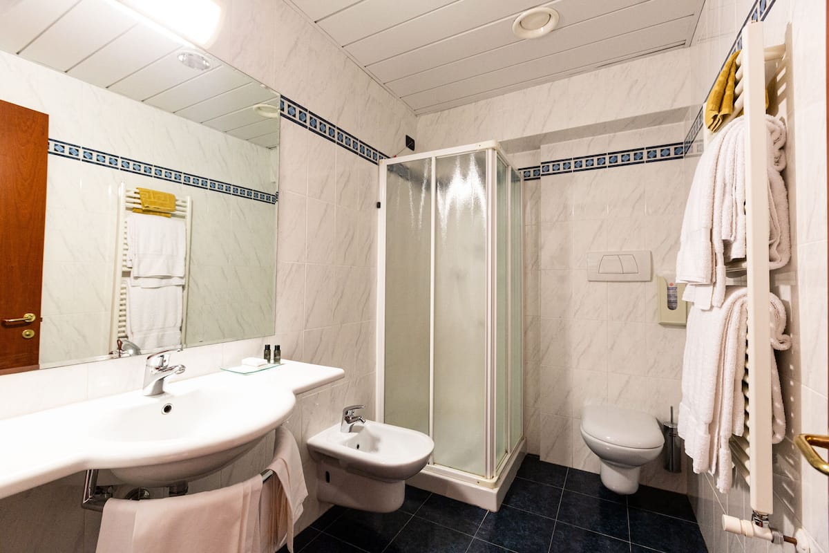 quadruple room | bathroom | free toiletries, hair dryer, bidet, towels