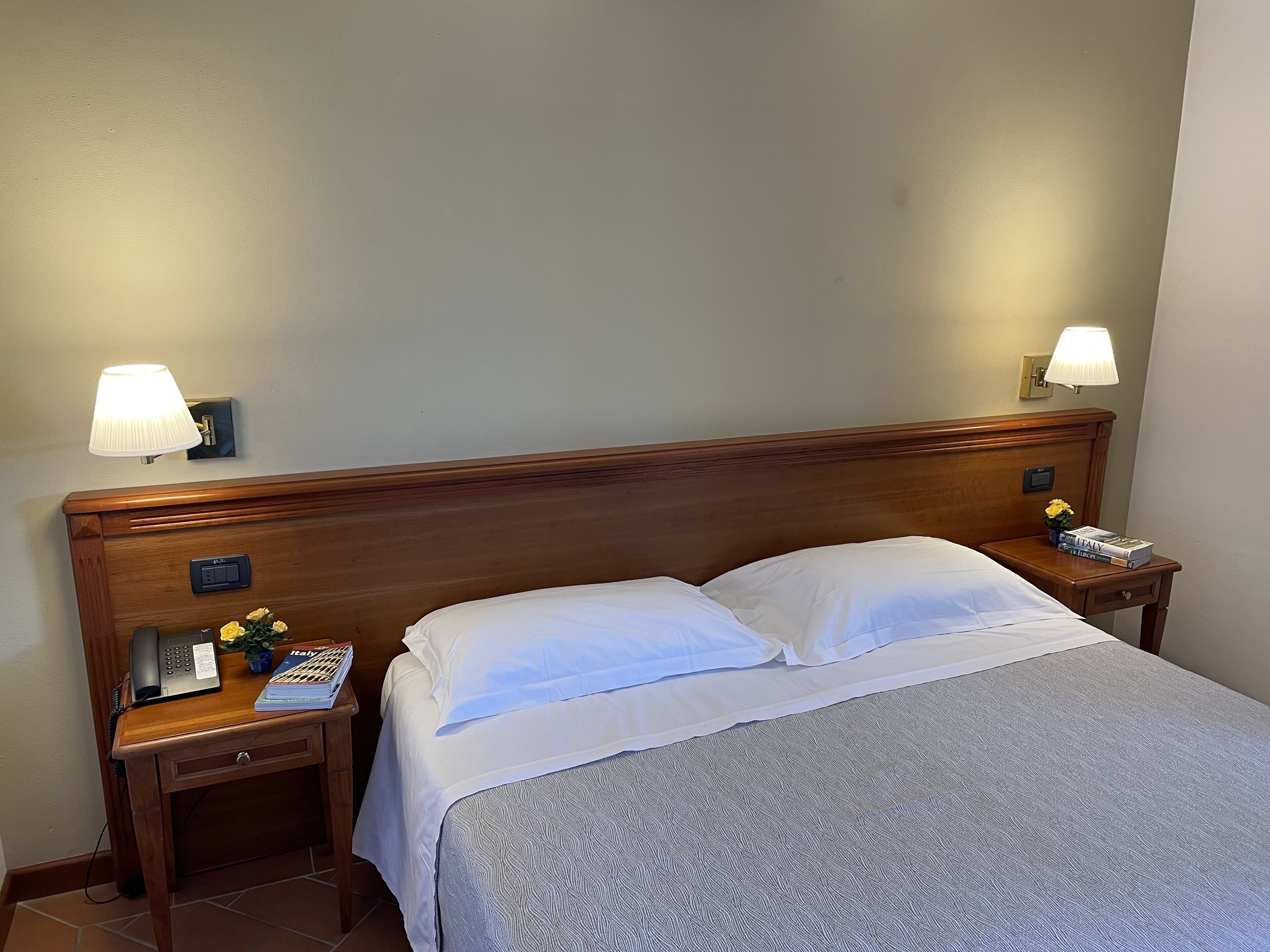 standard double room | 1 bedroom, minibar, in-room safe, desk