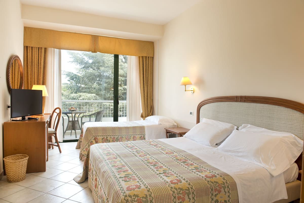 Triple Room | Minibar, in-room safe, desk, blackout drapes