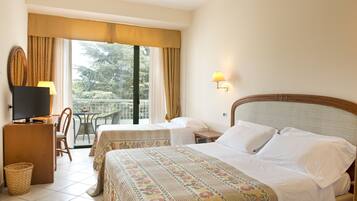 Triple Room | Minibar, in-room safe, desk, blackout curtains