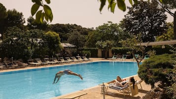Seasonal outdoor pool, pool umbrellas, sun loungers