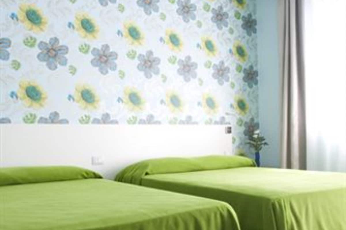 Coffres-forts dans les chambres, décoration personnalisée, bureau