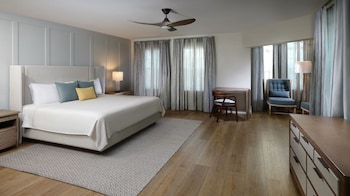 The Residence at Southernmost Beach Resort | Premium bedding, pillowtop beds, in-room safe, desk at Southernmost Beach Resort