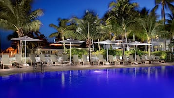 3 outdoor pools, pool umbrellas, sun loungers