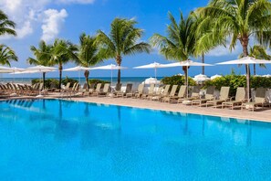 3 outdoor pools, pool umbrellas, pool loungers