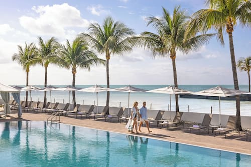 3 outdoor pools, pool umbrellas, sun loungers