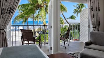 La Mer and Dewey Ocean View Adult Only | Terraza o patio