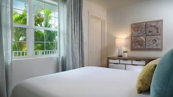 Kamer | Luxe beddengoed, pillowtop-bedden, een kluis op de kamer, een bureau