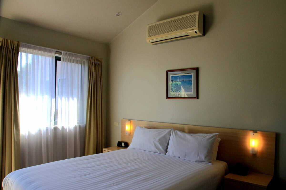 行政客房 (Executive Motel Room) | 客廳 | 32 吋LCD 電視連數碼電視頻道、電視