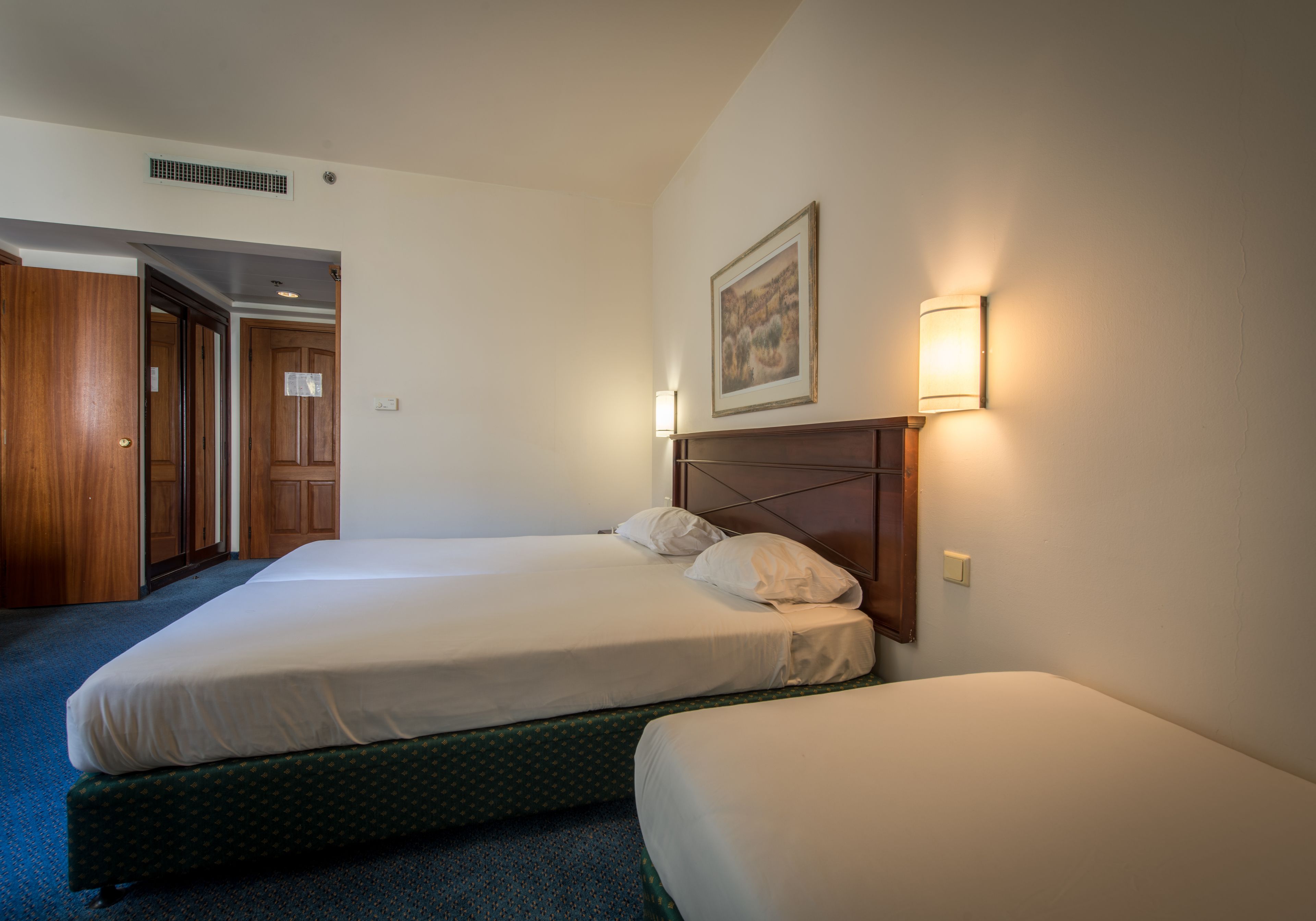 Standaard kamer, terras | Een kluis op de kamer, een bureau, babybedden (toeslag), gratis wifi