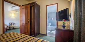 Suite (Church) | Peti besi dalam bilik, meja, katil bayi/kot (surcaj), Wi-fi percuma 