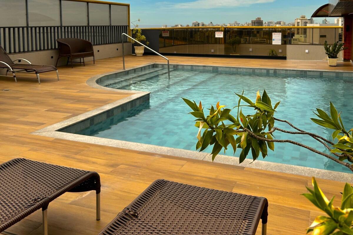 outdoor pool, open 9:00 am to 9:00 pm, pool loungers