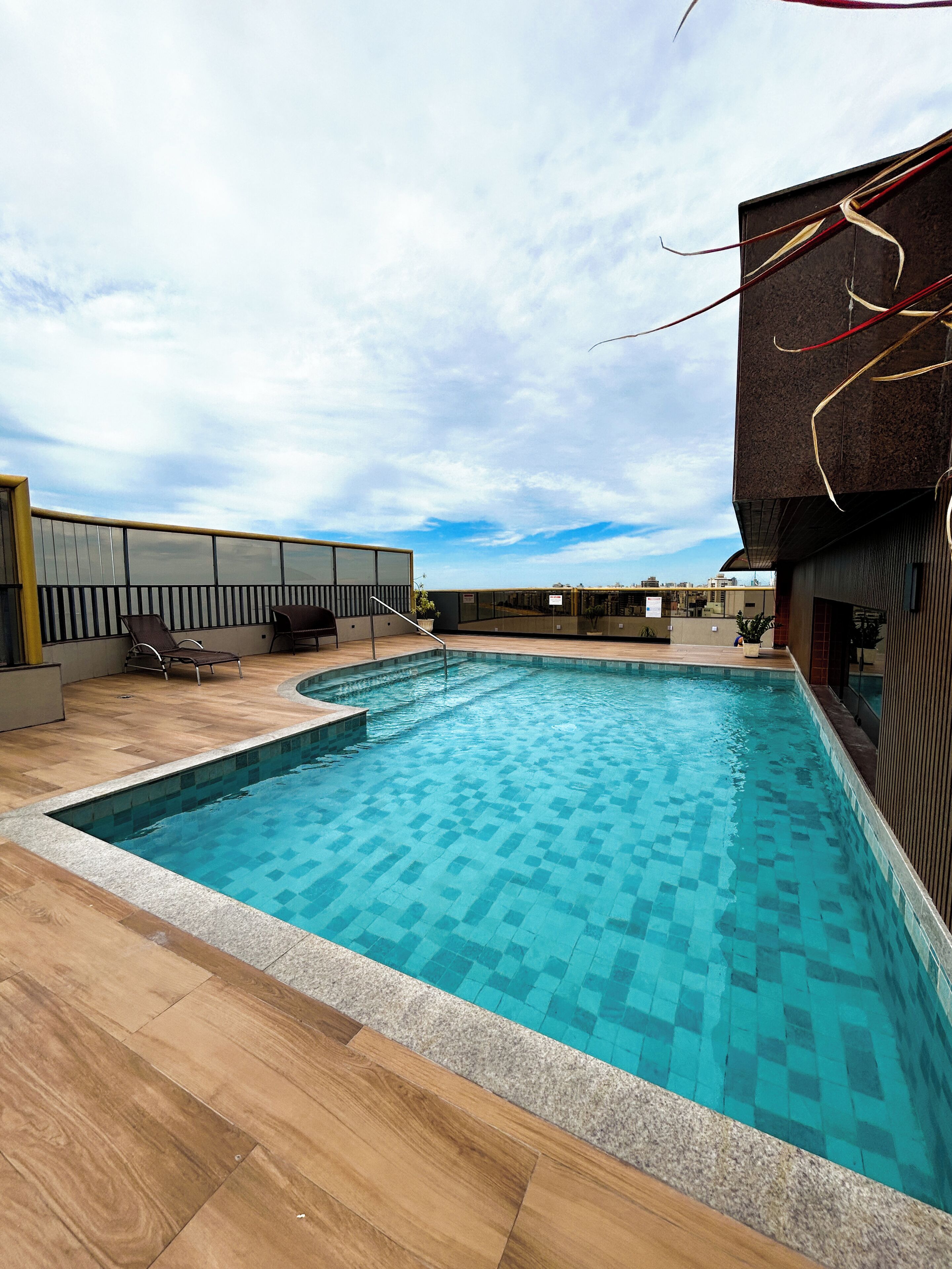 outdoor pool, open 9:00 am to 9:00 pm, pool loungers