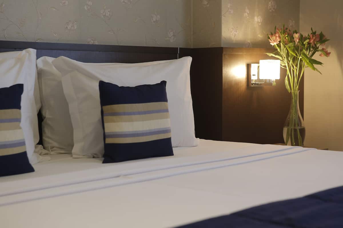 suite luxury twin - non smoking | 8 bedrooms, minibar, in-room safe, laptop workspace