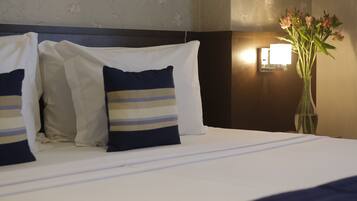 Suite Luxury TWIN - Non Smoking | 8 quartos, frigobar, cofres nos quartos