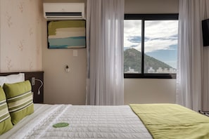 Family Suite, 1 Double Bed | Minibar, in-room safe, laptop workspace, soundproofing - Quality Suites Vila Velha (Vila Velha)