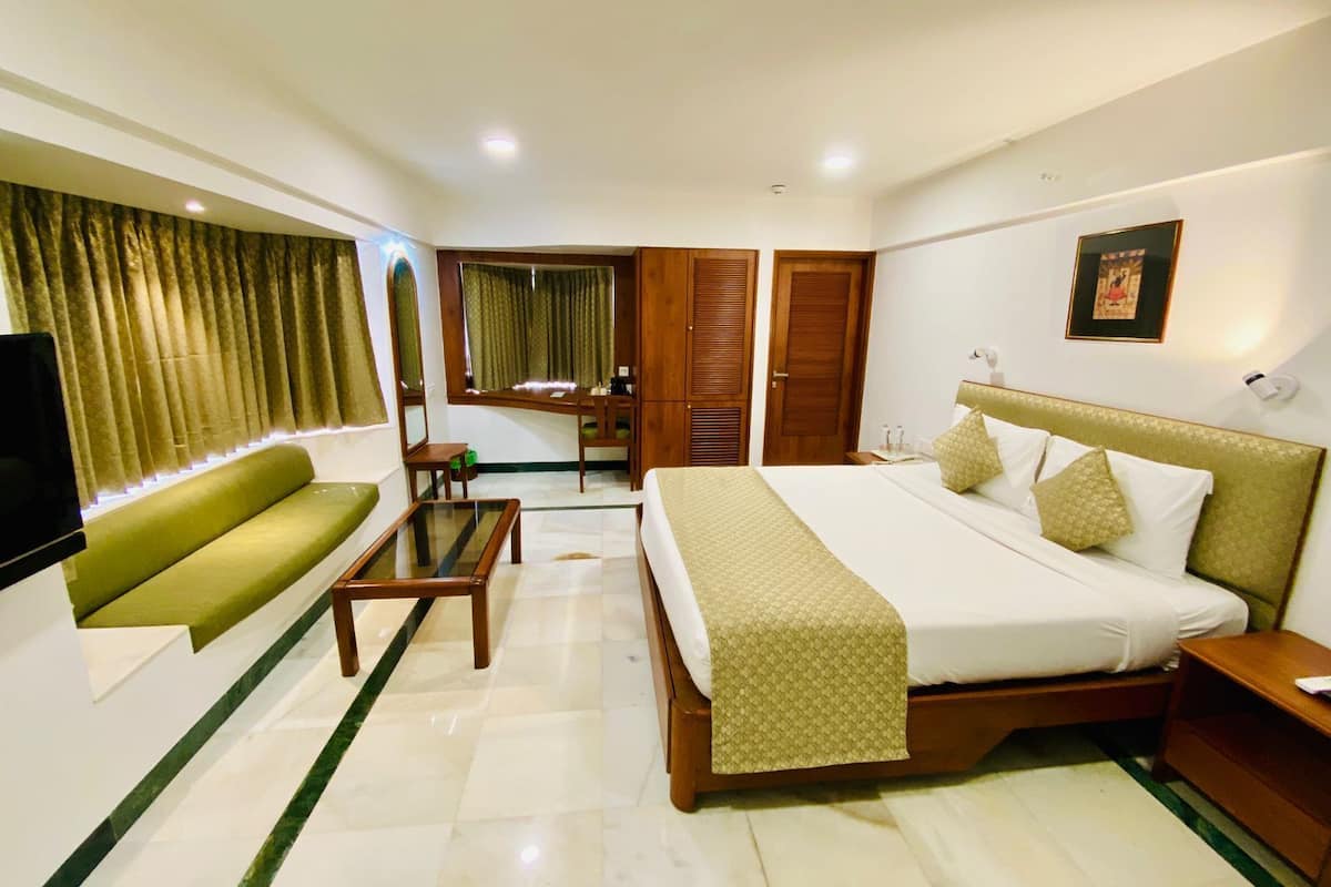 1 bedroom, pillow-top beds, minibar, in-room safe