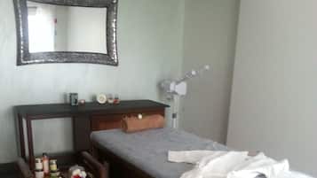 Couples treatment rooms, body treatments, aromatherapy