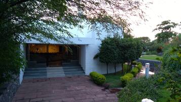 مدخل المنشأة