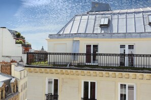 View from property - Hôtel R. Kipling by Happyculture (Paris)