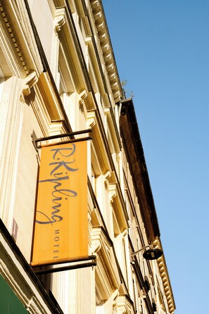 A hotel sign with the name 'R. Ripling' on a building facade. - Hôtel R. Kipling by Happyculture (Paris)
