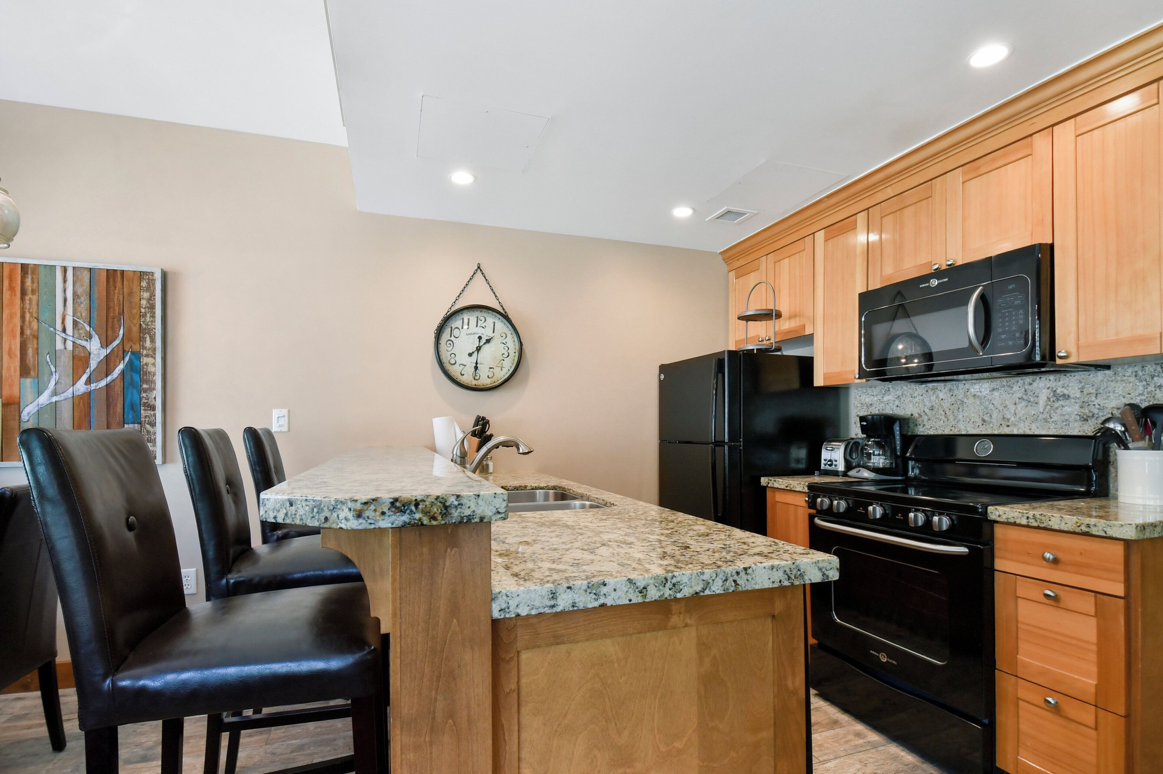 Condo, 1 Bedroom (Sundial Lodge) | Private kitchen | Fridge, microwave, coffee/tea maker, toaster