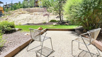 Room (Sundial Lodge) | Terrace/patio