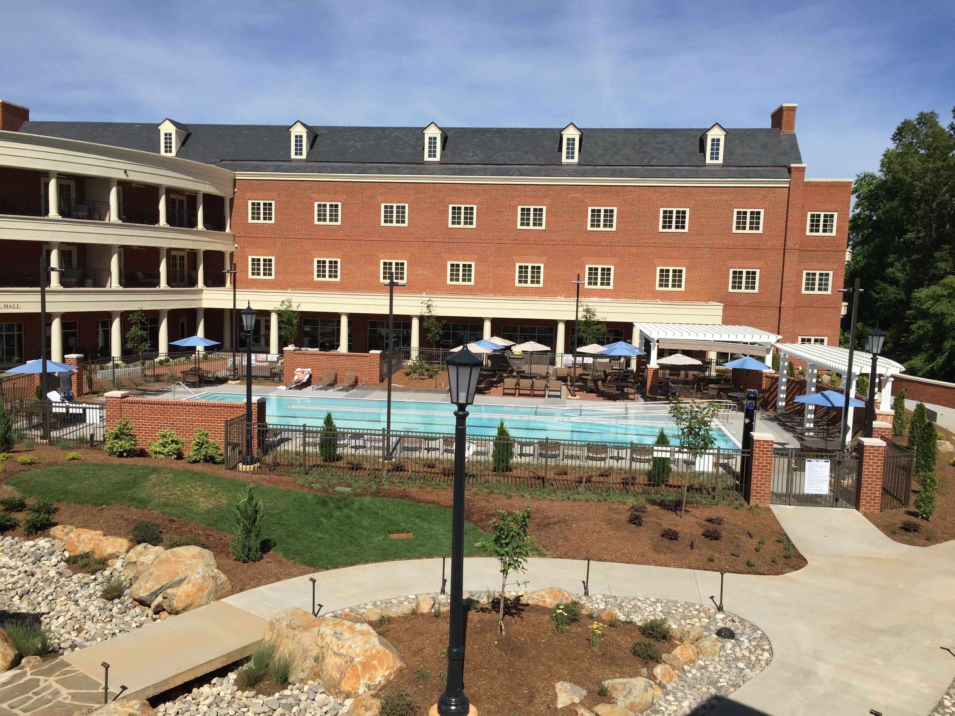 outdoor pool, free pool cabanas, pool umbrellas